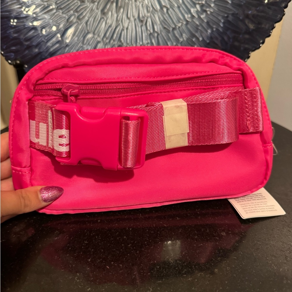 Lululemon New Hot Pink Everywhere Belt Bag - Picture 2 of 2